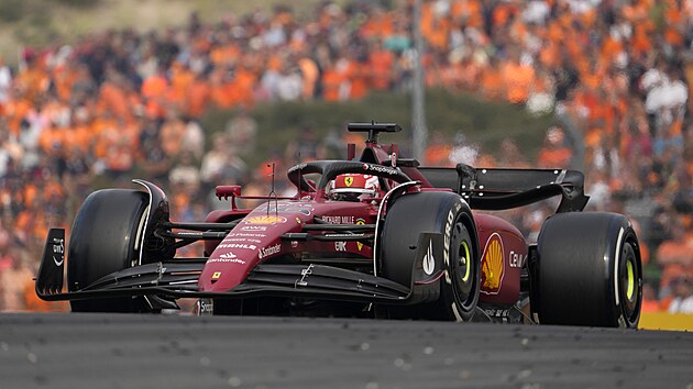 Charles Leclerc ve Ferrari bhem Velk ceny Nizozemska.