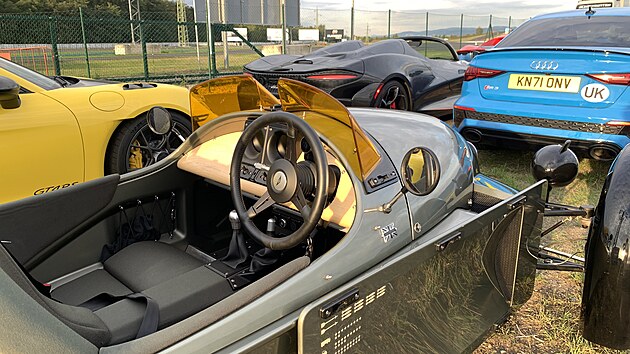 Slavn britsk magazn Top Gear na mosteckm okruhu nat Speed Week  vbr nejlepch sportovnch aut letonho roku pro vron slo stejnojmennho asopisu.