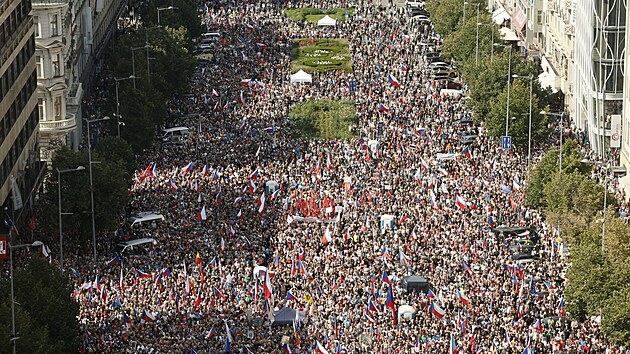 Na Vclavskm nmst se konala demonstrace esko na 1. mst. Selo se nkolik tisc lid. (3. z 2022)