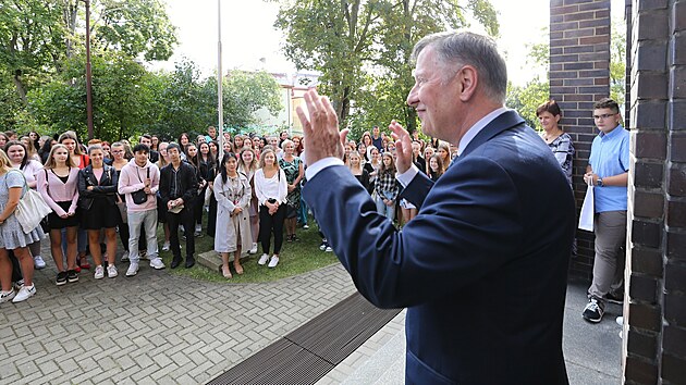 Zahjen kolnho roku na VO a S zdravotnick v st nad Labem. Ministr kolstv, mldee a tlovchovy Vladimr Bala (STAN). (1. z 2022)