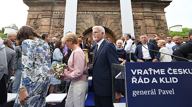 Bval nelnk Generlnho tbu Armdy R Petr Pavel u Pseck brny nedaleko Praskho hradu oficiln zahjil kampa ped volbou prezidenta republiky. (6. z 2022)