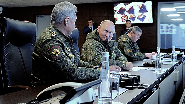 Rusk prezident Vladimir Putin dohl na rozshl vojensk cvien Vostok 2022 (Vchod 2022), jeho se astn tak armdy ny a dalch zem. (6. z 2022)