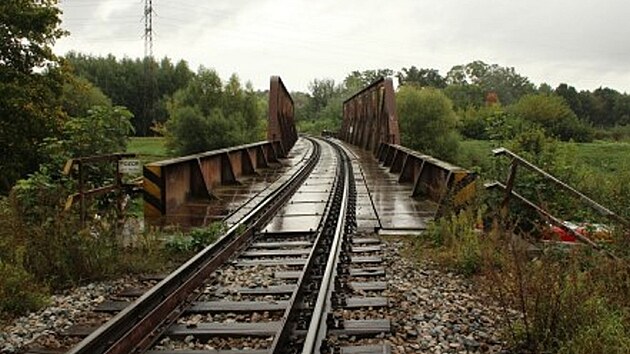 Msto, kde v z 2021 vypadl prvod z vlaku. Nraz do ocelov konstrukce mostu nepeil.