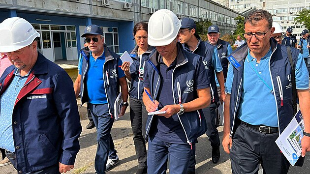 Členové expertní mise Mezinárodní agentury pro atomovou energii (MAAE) pod vedením generálního ředitele MAAE Rafaela Mariana Grossiho navštívili Ruskem kontrolovanou Záporožskou jadernou elektrárnu. (1. září 2022)