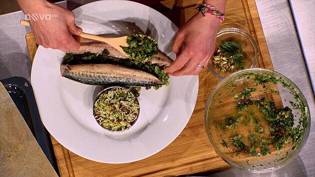 Francouzka Malika porotu nadchla svou přípravou makrely. A v čem vidí svůj otisk v tomto receptu? Prý je podobně barevný jako její život.