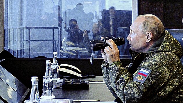 Rusk prezident Vladimir Putin dorazil na stelnici Sergejevskij na Dlnm vchod, aby osobn sledoval zvr vojenskho cvien Vostok 2022. (6. z 2022)