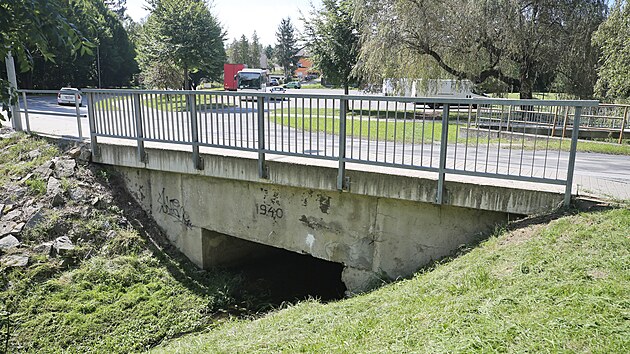 Most pes Cihlsk potok v Chotbosk ulici pat mezi nejvce pokozen v Brod. Letos se ml opravovat, prce vak byly kvli souinnosti s plynai odloeny.