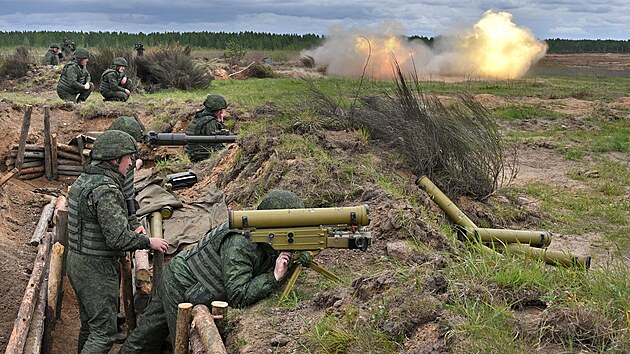 Blorut vojci se astn vojenskho cvien na cviiti v Minsk oblasti. (27. kvtna 2022)