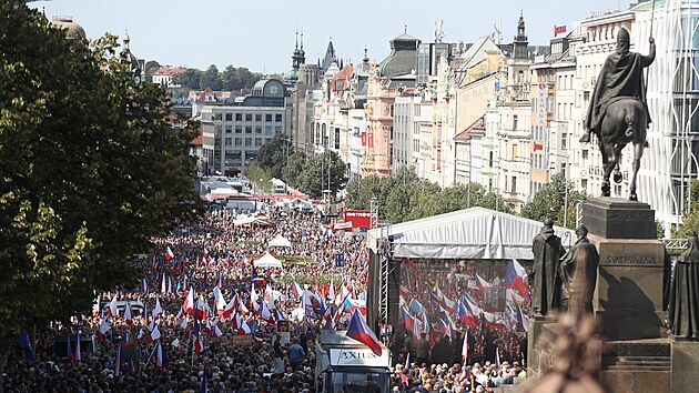 Na Václavském náměstí se konala demonstrace Česko na 1. místě. Sešlo se několik tisíc lidí. (3. září 2022)