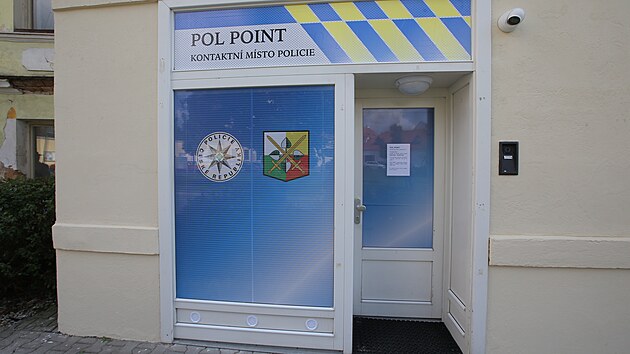 PolPoint, místo pro vzdálené kontaktování policie a jednání s policisty, je nově k dispozici ve Městě Touškově na Plzeňsku. Je první v Plzeňském kraji. (5. 9. 2022)