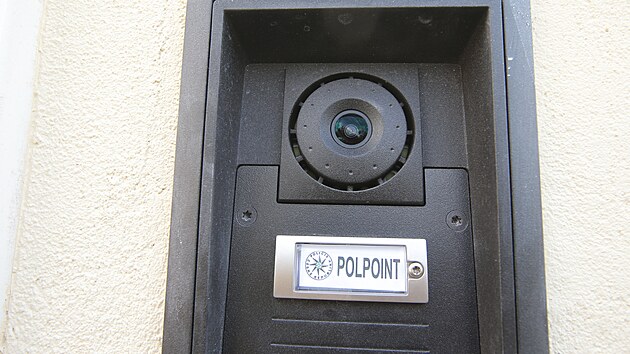PolPoint, místo pro vzdálené kontaktování policie a jednání s policisty, je nově k dispozici ve Městě Touškově na Plzeňsku. Je první v Plzeňském kraji. (5. 9. 2022)