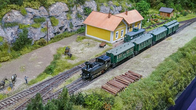 Model ndra Arnsgrn v mtku H0. Osobn vlak s lokomotivou ady 310 m do...