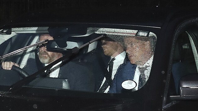 Princ Harry p�i p��jezdu na z�mek Balmoral po smrti kr�lovny Al�b�ty II. (8. z��� 2022)