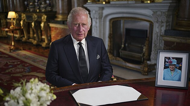 Britsk krl Karel III. bhem svho prvnho projevu k nrodu (Londn, 9. z 2022)