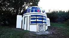 V parku Folimanka mohou kolemjdoucí vidt robota R2-D2. (8. záí 2022)