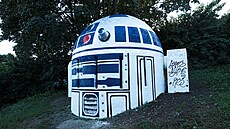 V parku Folimanka mohou kolemjdoucí vidt R2-D2 z Hvzdných válek. (8. záí...