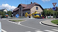 Lete�tí záchraná�i p�i zásahu u nehody v Novém M�st� nad Metují. (2. zá�í 2022)