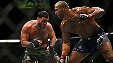 Tai Tuivasa a Cyril Gane svedli v t�ké váze organizace UFC tvrdou bitvu.