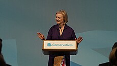 Liz Trussová hovoří na setkání Konzervativní strany v Londýně. (5. září 2022)