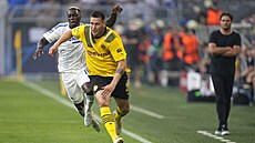Niklas Süle z Dortmundu uniká po lajn� s mí�em v zápase proti Kodani.