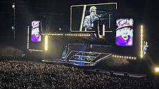 Elton John zesnulé královn vnoval svj poslední torontský koncert. (8. záí...