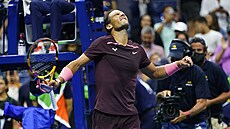 panlský tenista Rafael Nadal se raduje z postupu do tetího kola US Open.