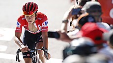 Belgický cyklista a lídr celkového pořadí Remco Evenepoel dojíždí do cíle...