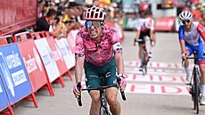 Vítěz sedmnácté etapy cyklistické Vuelty Rigoberto Uran z týmu EF Education