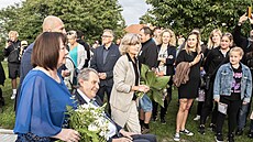 Prezident Milo Zeman spolu s chotí Ivanou navtívil kolu v Lánech. (1. záí...