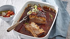 Pe�en� vep�ov� b��ek s BBQ om��kou