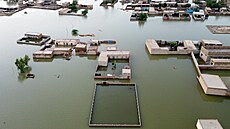 Pákistán zalily povodn bezprecedentních rozmr. (1. záí 2022)