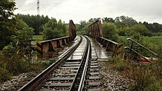 Místo, kde v záí 2021 vypadl prvodí z vlaku. Náraz do ocelové konstrukce...