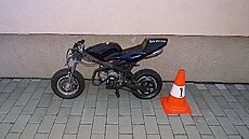 Minibike, na kterém havaroval opilý mu� v Novém Byd�ov�. (6. 9. 2022)