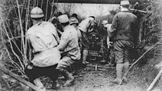 V zákopech. Souasné ukrajinské válit se podobá ím dál více zákopm první...