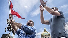 Protest na Václavské námstí svolaly síly, je se hlásí k proruské orientaci,...