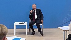 Vladimir Putin na debat se studenty v Kaliningradu