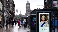 Pocta královně Alžbětě II. na autobusových zastávkách na Princes Street v... | na serveru Lidovky.cz | aktuální zprávy