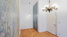 �krábaná omítka a repasovaný p�vodní lustr p�sobí a� luxusním dojmem.  Z...