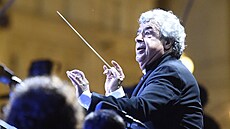 Dirigent �eské filharmonie Semjon By�kov (2. zá�í 2022)