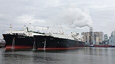 Slavnostní otevření LNG terminálu v nizozemském Eemshavenu. Loď vlevo vzadu... | na serveru Lidovky.cz | aktuální zprávy