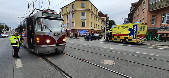 V sobotu ráno srazila tramvaj chodce v Prbné ulici v Praze. (17. záí 2022)