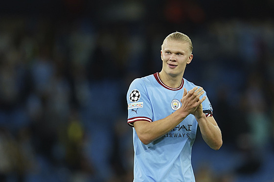 Erling Haaland z Manchesteru City slaví vítzství proti Dortmundu.