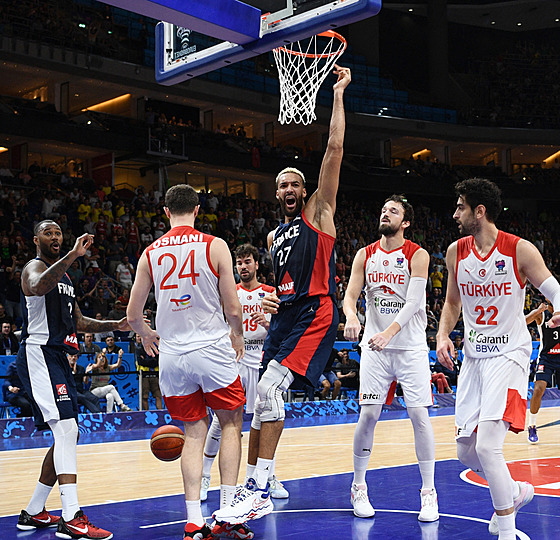 Rudy Gobert posílá smeí první osmifinále EuroBasketu do prodlouení.