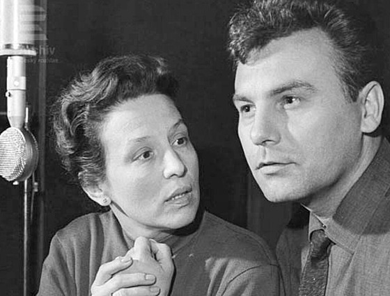 Dana Med�ická a Petr Hani�inec v rozhlasové h�e Mstivý návrat v Cibulkov�...