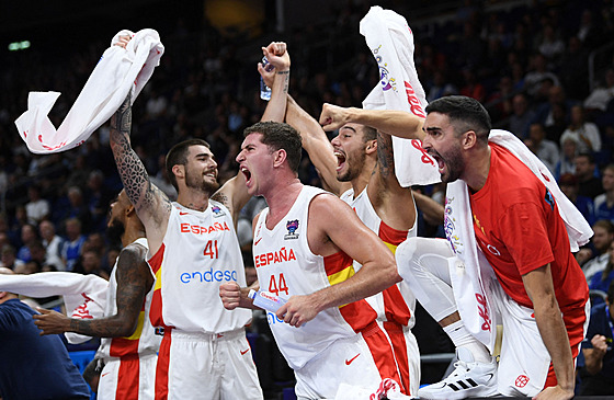 panltí basketbalisté se tí do evropského semifinále. Juancho Hernangómez s...