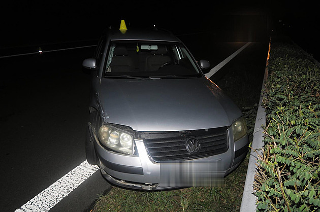 Řidič v protisměru se na dálnici začal otáčet, nabouralo do něj další auto