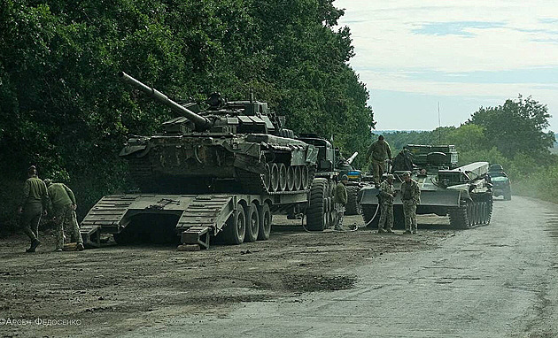 Ukrajinci pronikli až k hranici. Zemi po ruských útocích postihly blackouty