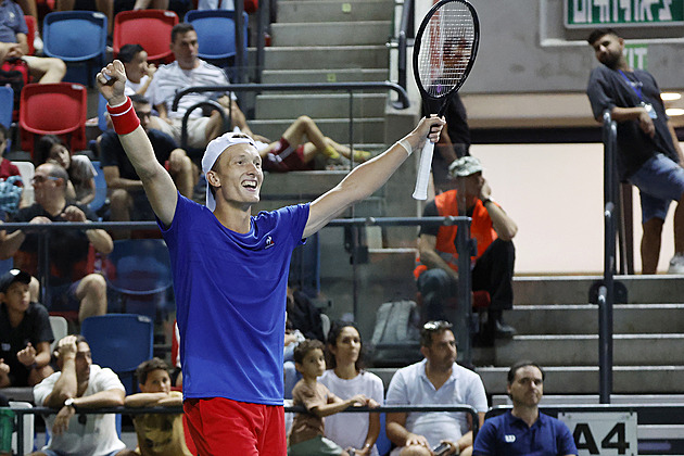 Češi v Davis Cupu postupují. Třetí bod vydřel až Lehečka ve dvouhře