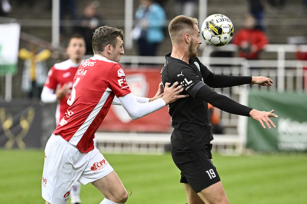 Trenér pardubických fotbalistů: Nůžky se nesmějí moc rozevřít