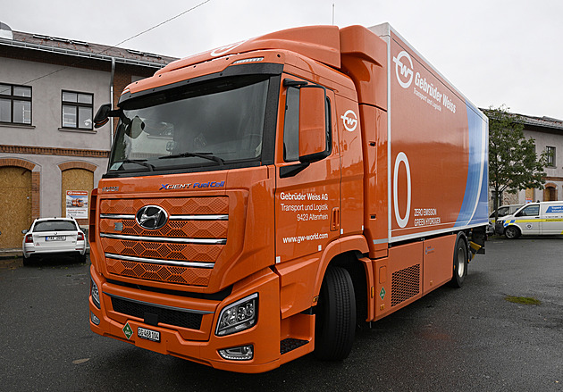 V Praze se představil kamion na vodíkový pohon, osvědčil se ve Švýcarsku